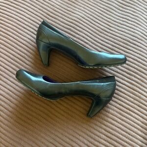 Tsubo super comfy black pumps 8.5